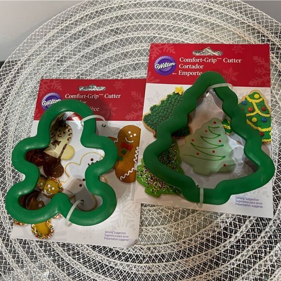 Wilton Christmas Cookie cutters and cupcake stand NWT - Picture 8 of 11